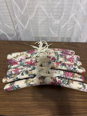 Vintage (1980’s) Floral Padded Hangers - Set of 6 in Cream & Rose 15”L